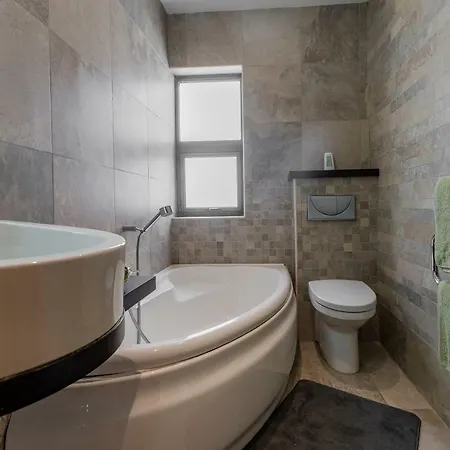 Central High End - 3 Bedroom - Sleeps 8 公寓 *