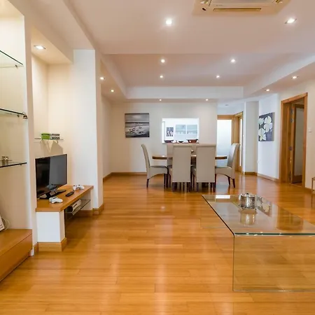 Central High End - 3 Bedroom - Sleeps 8