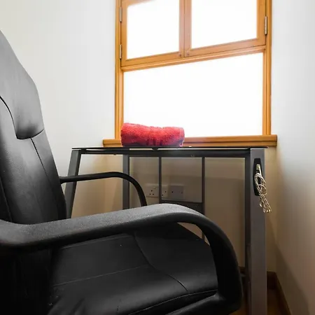 Central High End - 3 Bedroom - Sleeps 8 Апартаменты Слима