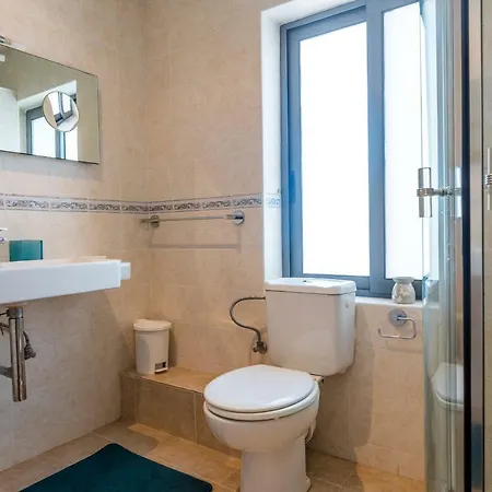 Central High End - 3 Bedroom - Sleeps 8