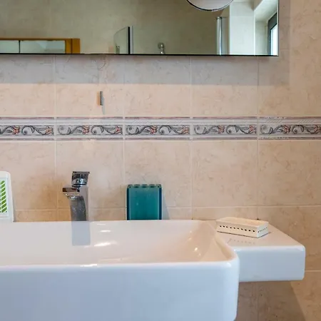 Central High End - 3 Bedroom - Sleeps 8 Слима