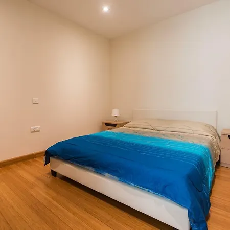 Central High End - 3 Bedroom - Sleeps 8