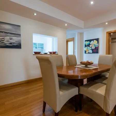 Central High End - 3 Bedroom - Sleeps 8 *