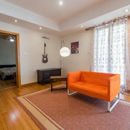 Central High End - 3 Bedroom - Sleeps 8 *