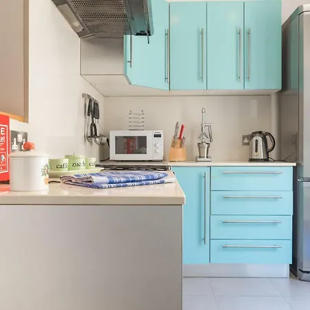 Central High End - 3 Bedroom - Sleeps 8 Слима